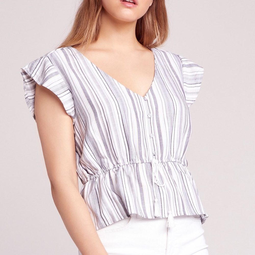 SOLD 💡JACK BY BB DAKOTA NWT - FLUTTER SLEEVED TOP